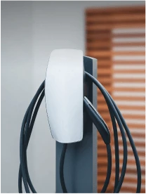 Imagen de un cargador eléctrico Tesla Wall Conector